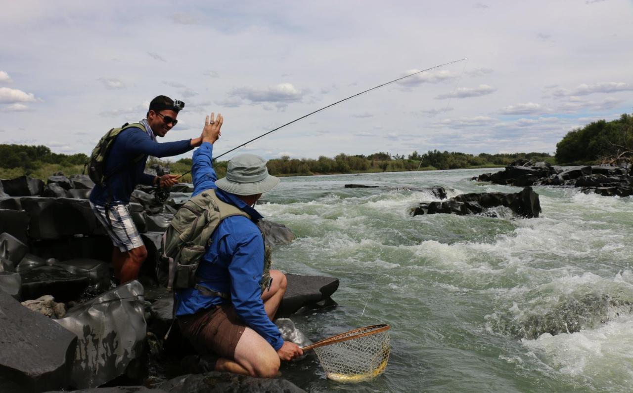 Lodge Gkhui Gkhui River *